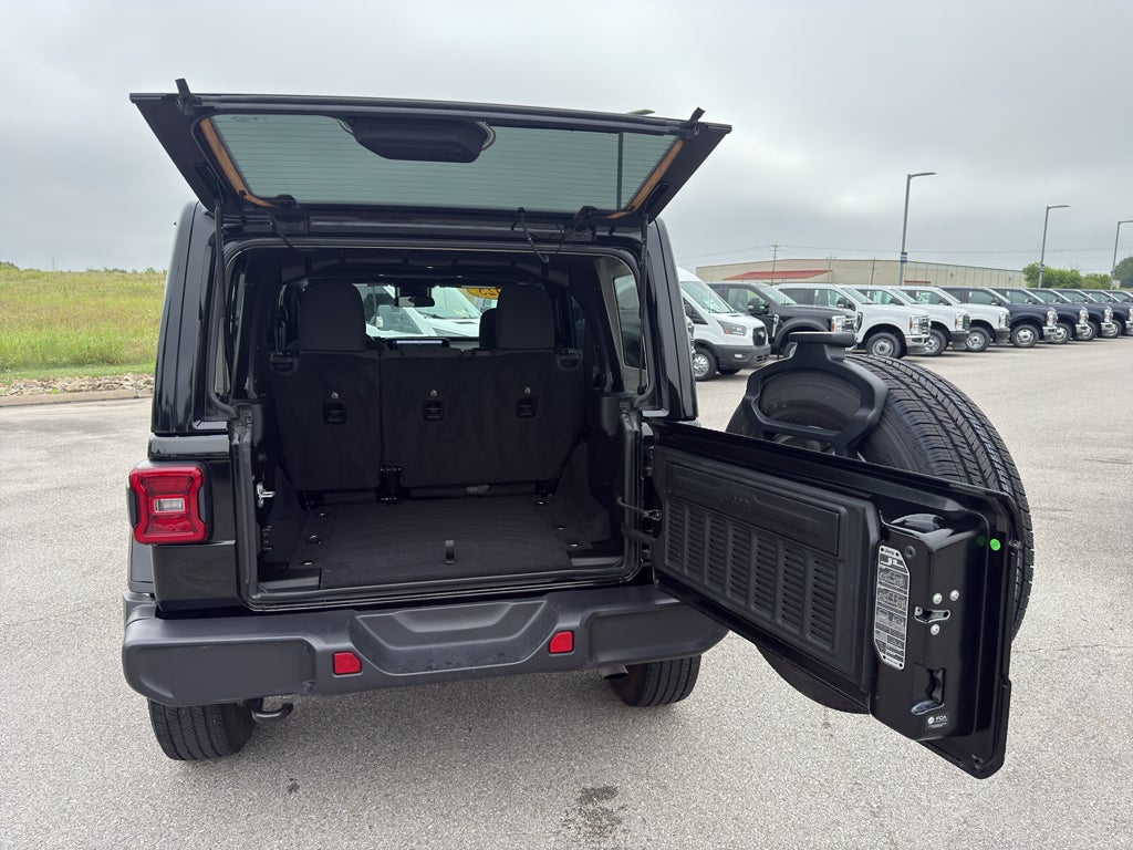 2025 Jeep Wrangler 4-Door Sahara 4x4