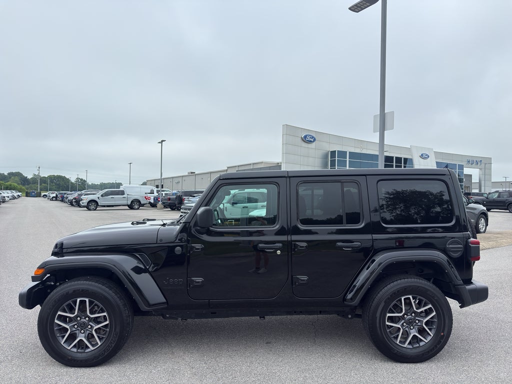 2025 Jeep Wrangler 4-Door Sahara 4x4