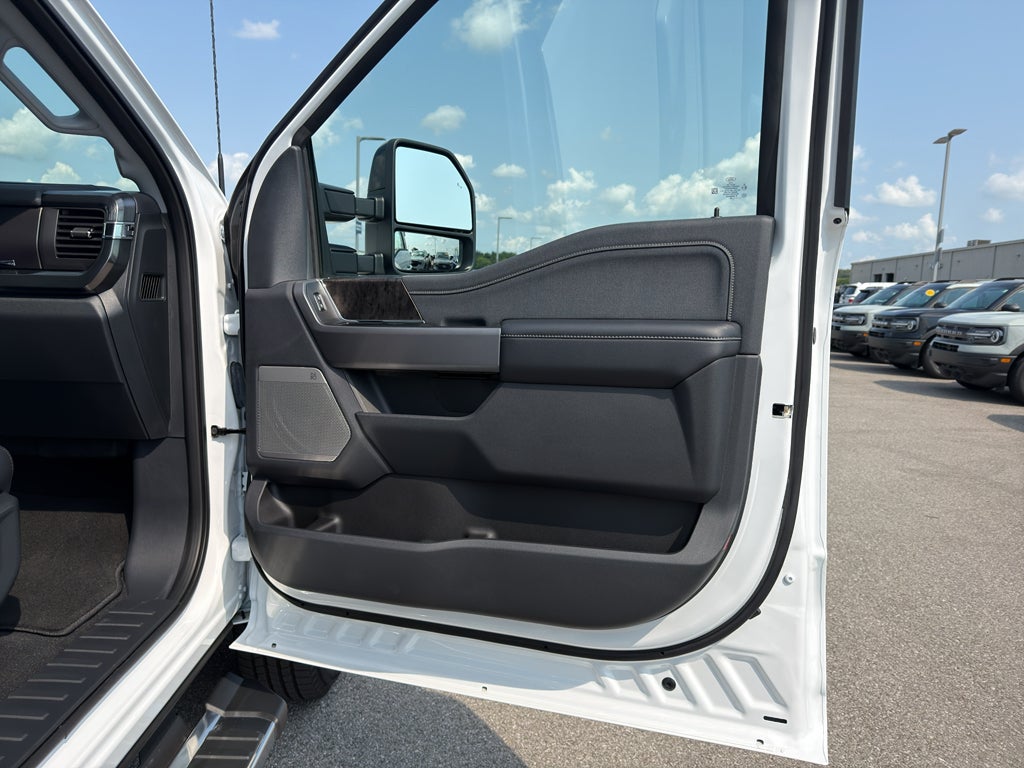 2025 Ford F-350 LARIAT