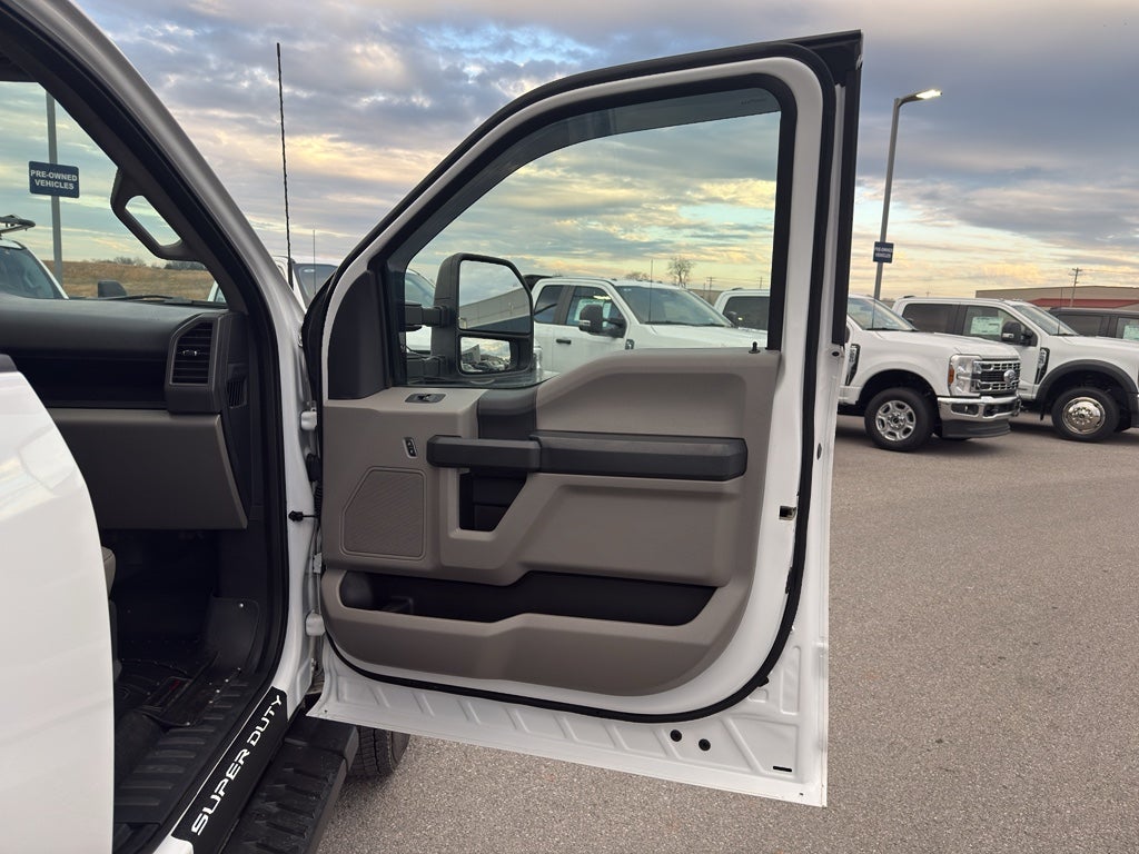 2022 Ford Super Duty F-450 DRW XL