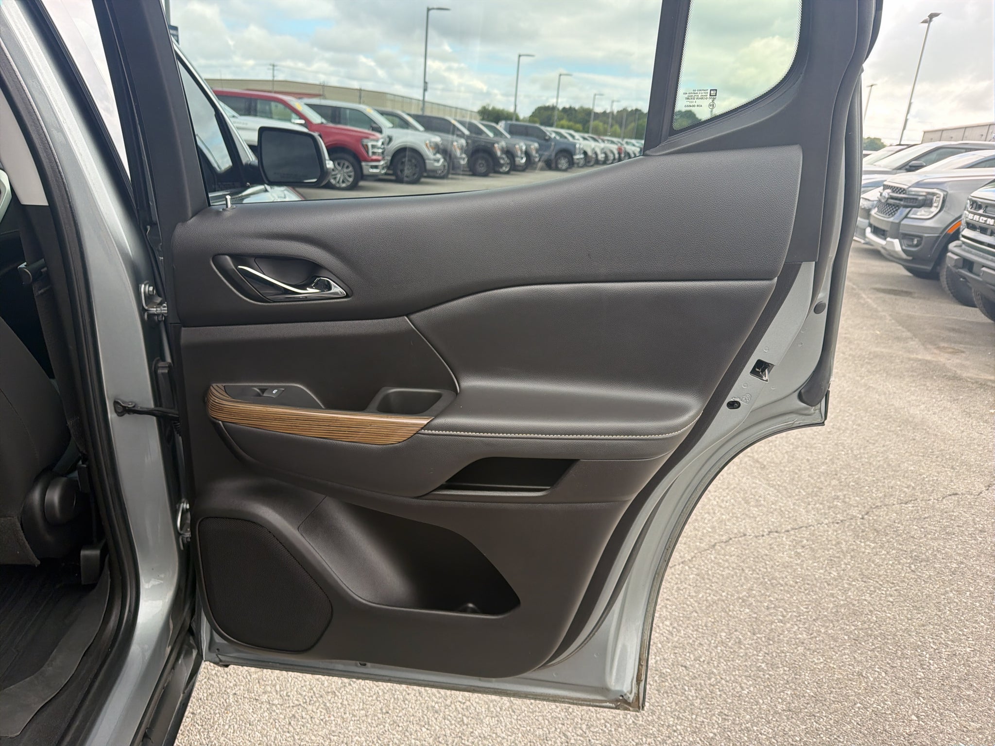 2023 GMC Acadia FWD SLE