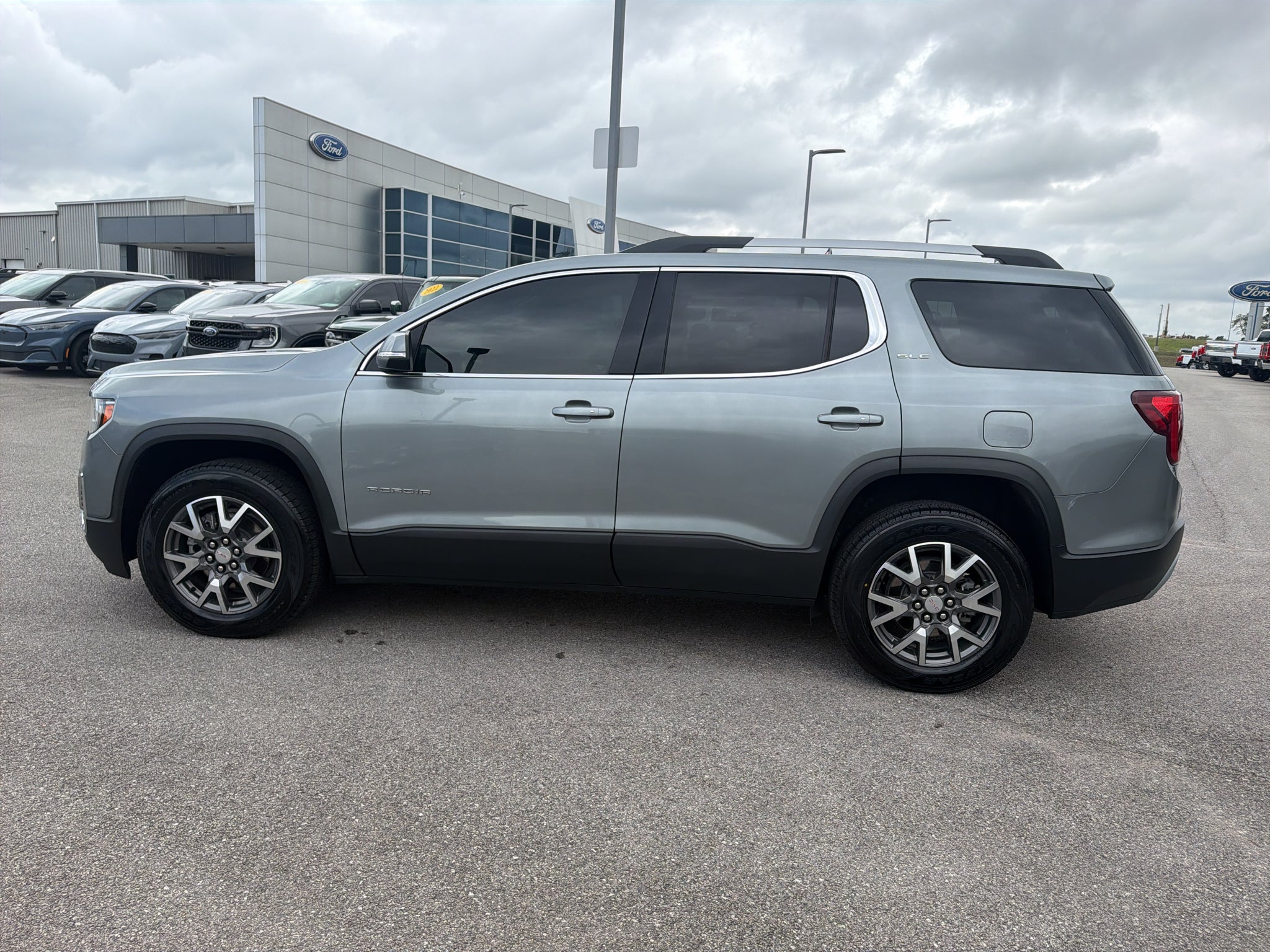 2023 GMC Acadia FWD SLE