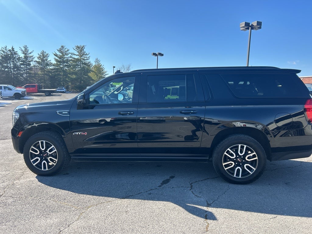 2022 GMC Yukon XL 4WD AT4