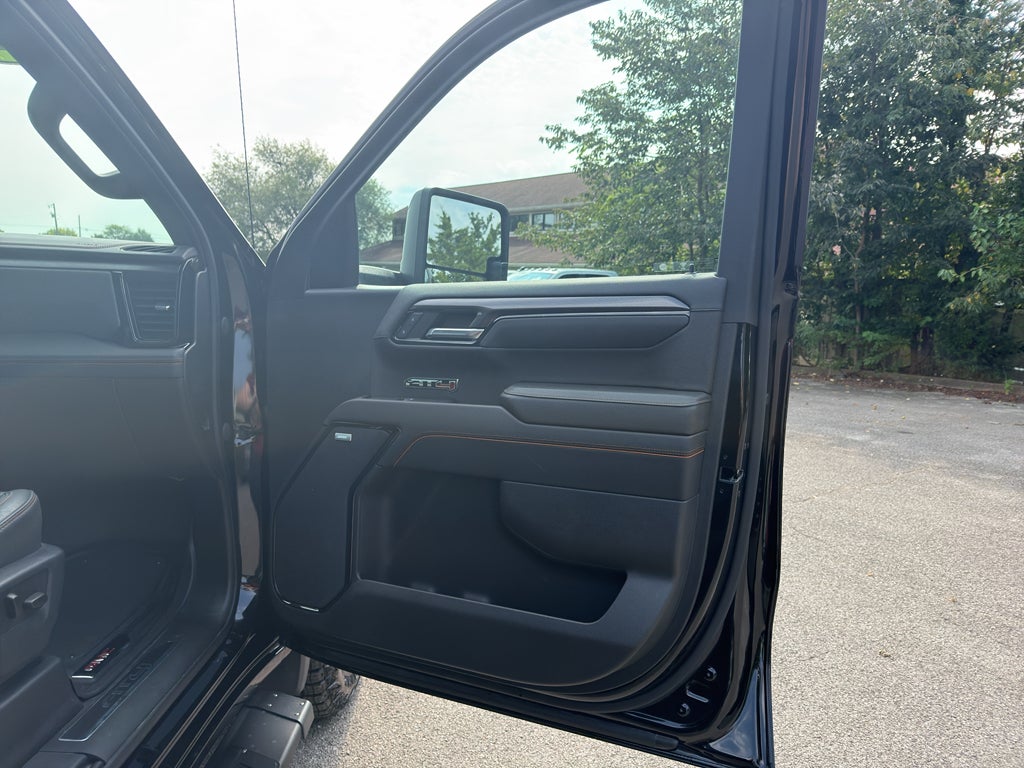2023 GMC Sierra 1500 4WD Crew Cab Standard Box AT4