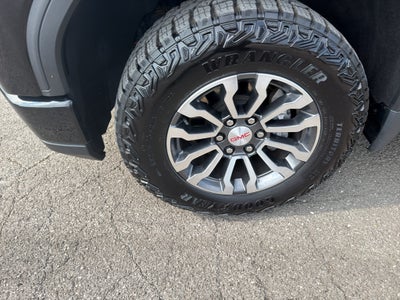 2023 GMC Sierra 1500 4WD Crew Cab Standard Box AT4