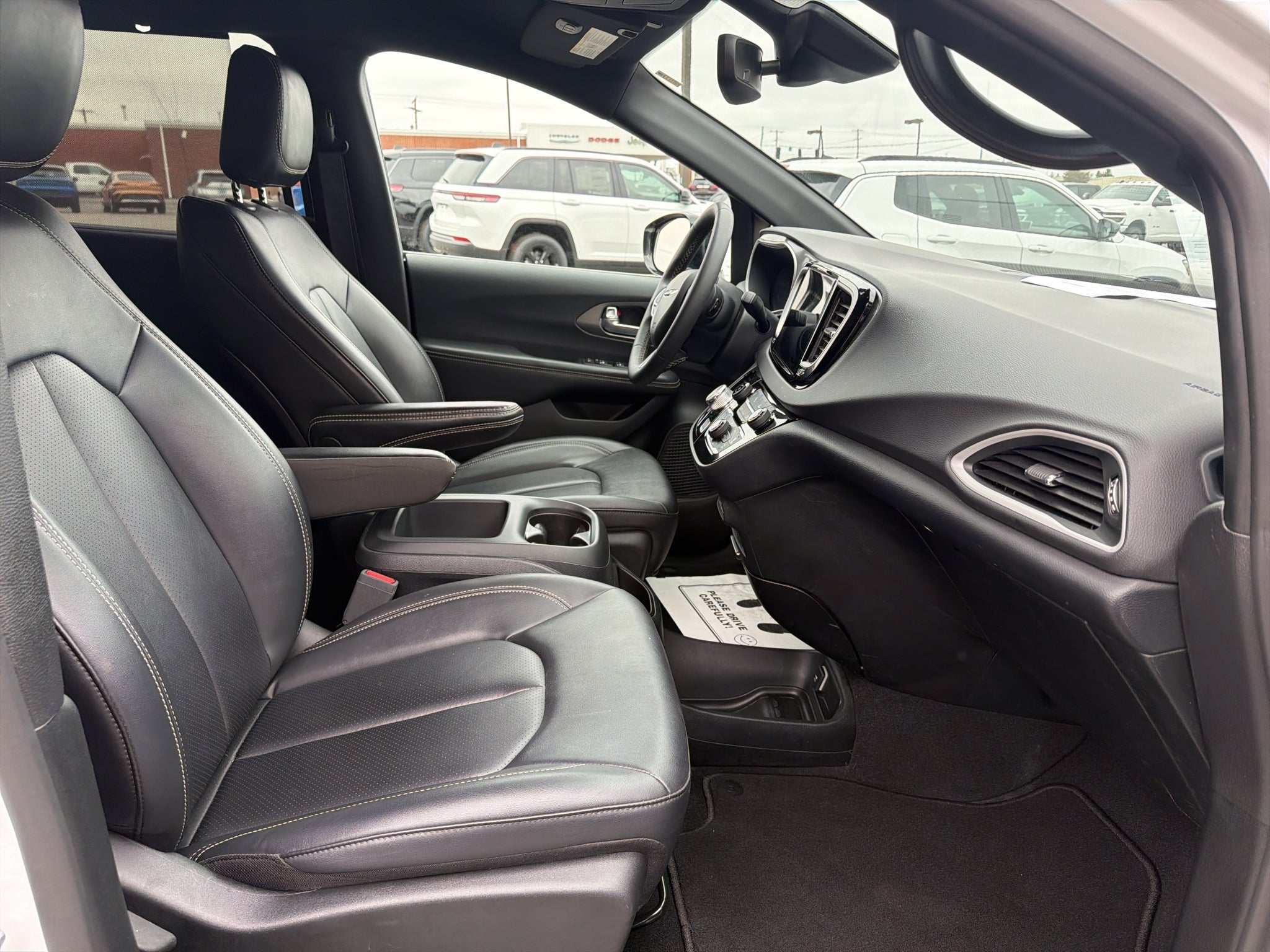 2025 Chrysler Pacifica Select