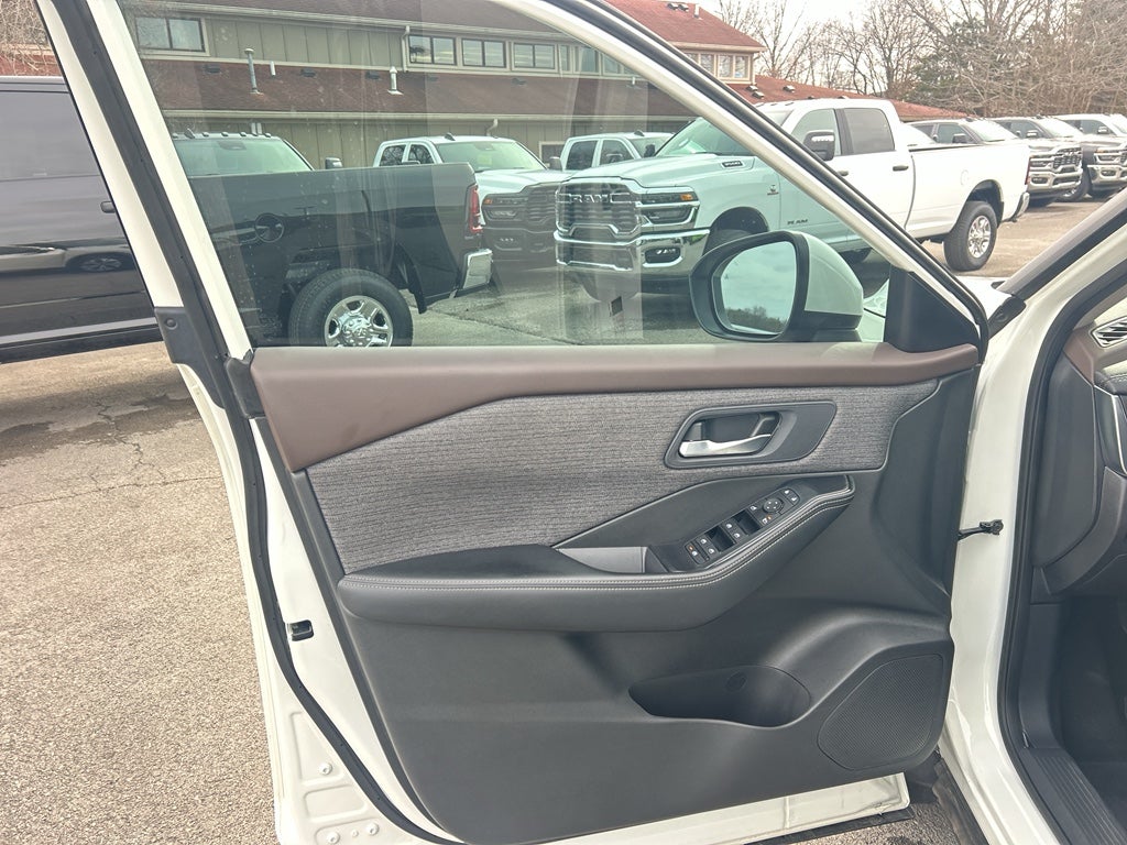 2023 Nissan Rogue SV FWD