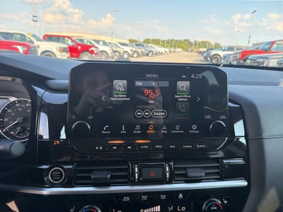 2024 Nissan Pathfinder SL