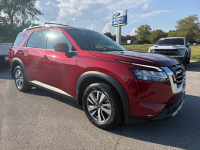 2024 Nissan Pathfinder SL