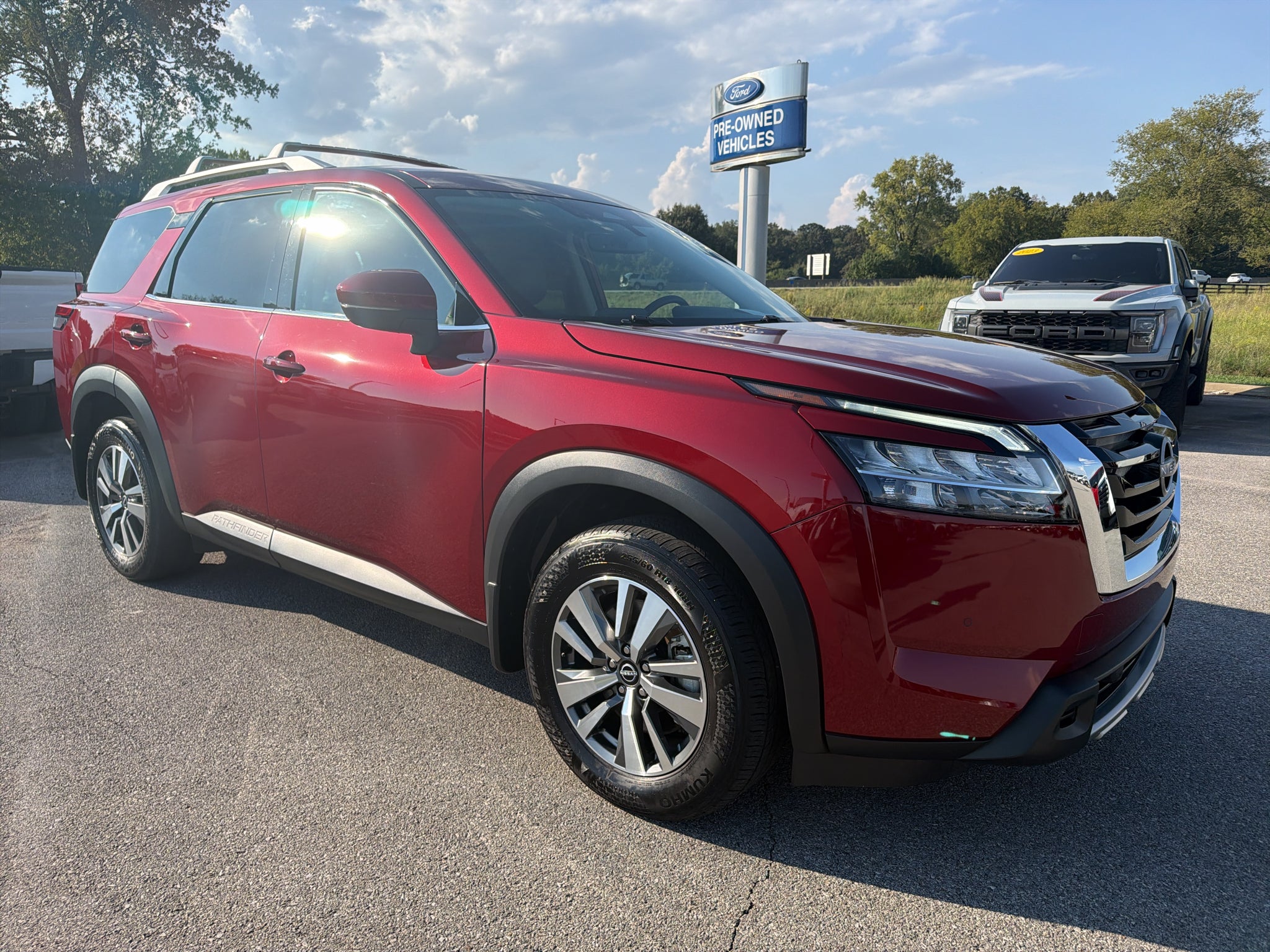 2024 Nissan Pathfinder SL