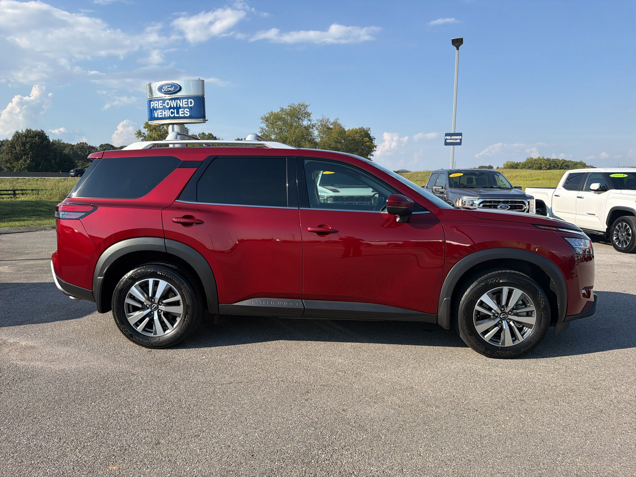2024 Nissan Pathfinder SL