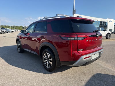 2024 Nissan Pathfinder SL