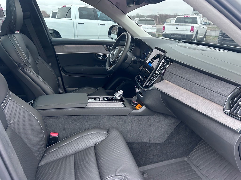 2026 Volvo XC90 Ultra Dark Theme, B6 AWD Gas (mild hybrid), Gasoline, 6 Seats