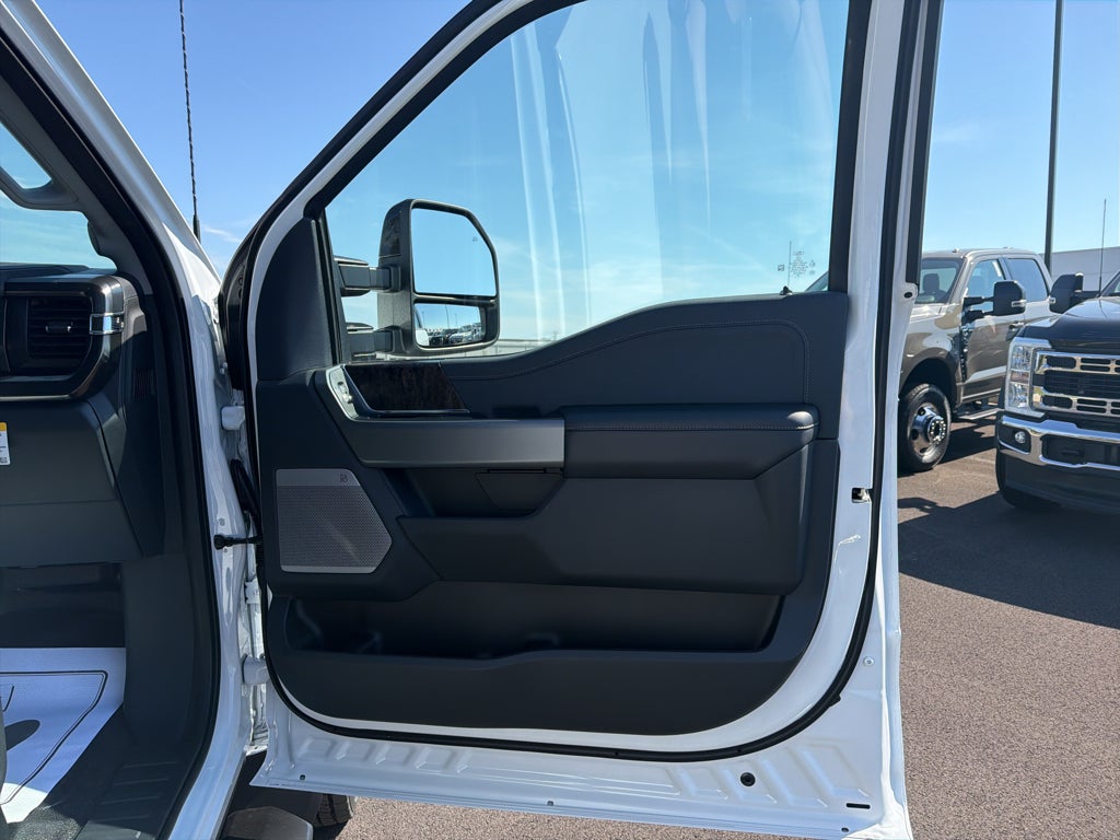 2027 Ford F-450 F-450® LARIAT®