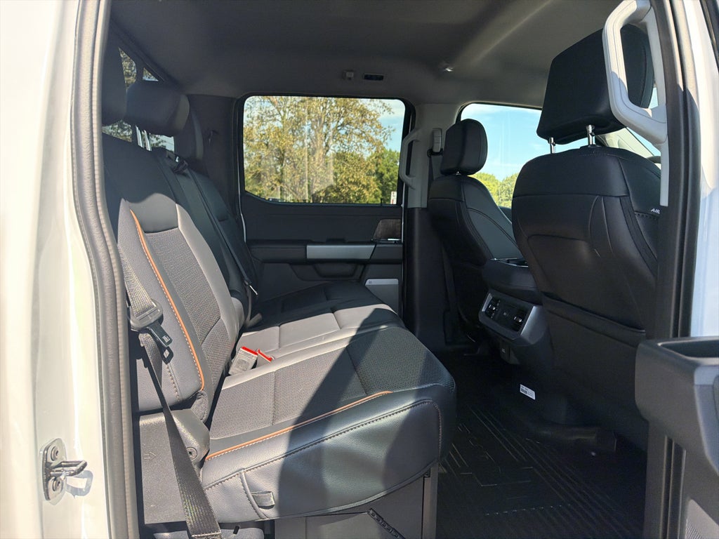2027 Ford F-450 F-450® LARIAT®