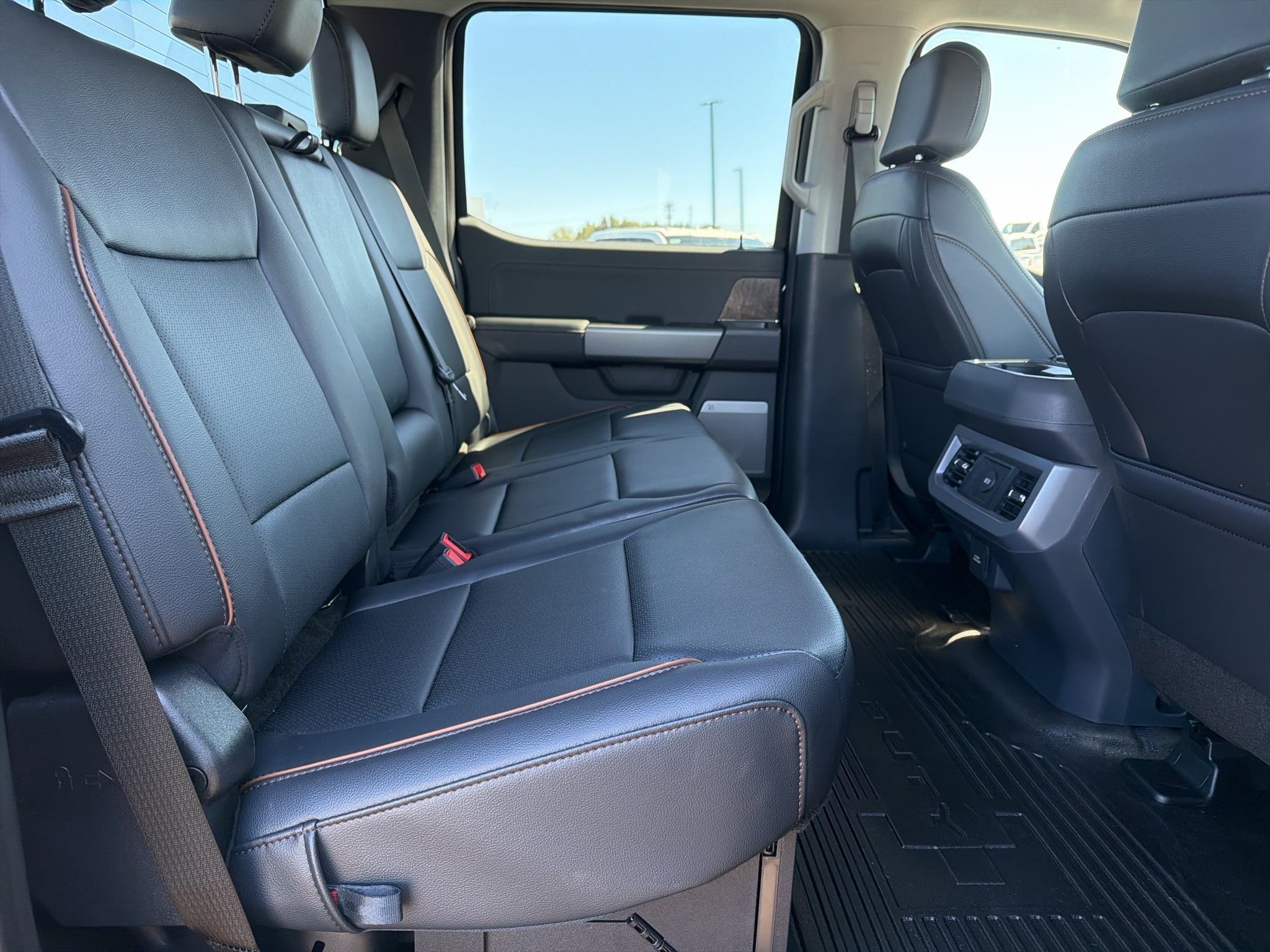 2027 Ford F-350 F-350® LARIAT®