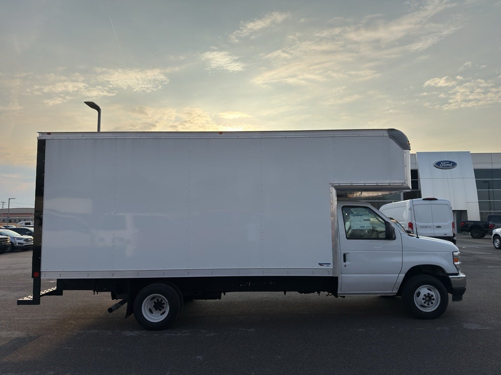 2026 Ford E-450 Super Duty E-450 DRW