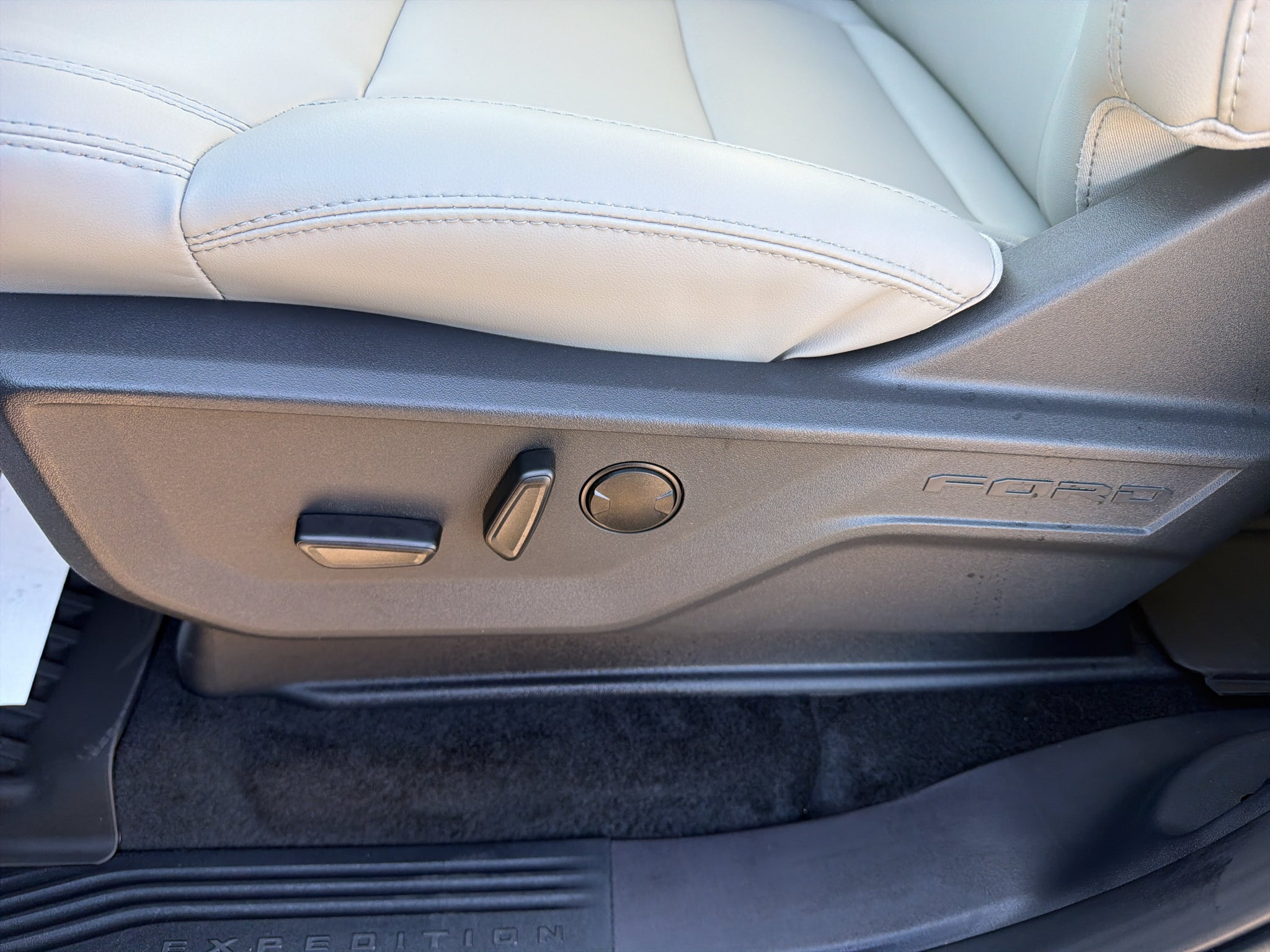 2027 Ford Expedition MAX MAX Active