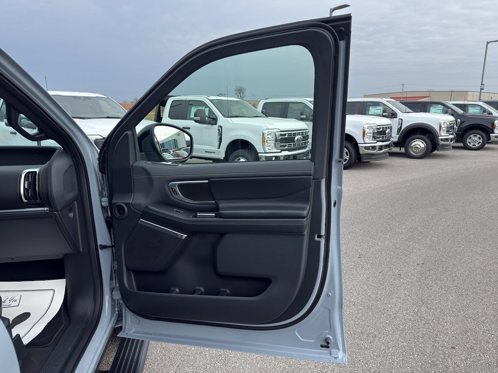 2025 Ford Expedition Platinum®