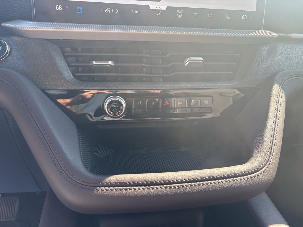 2027 Ford Explorer 4DR 4WD PLTNM