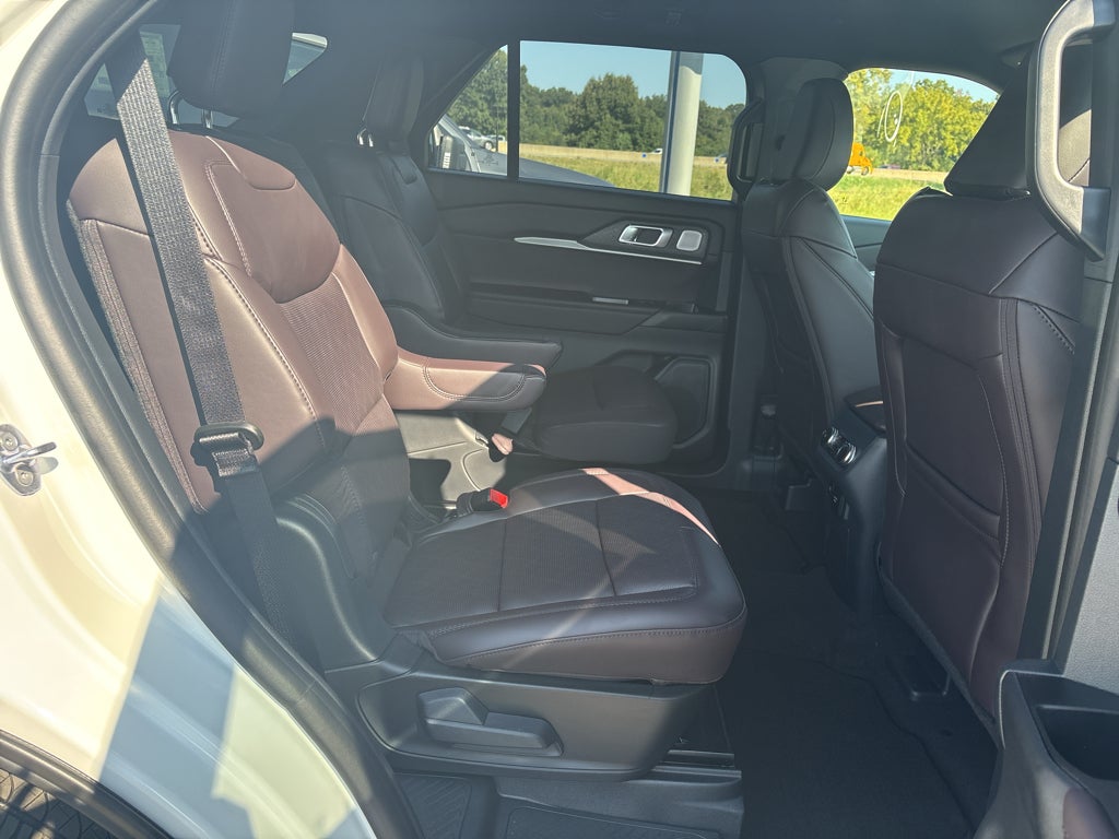 2027 Ford Explorer 4DR 4WD PLTNM