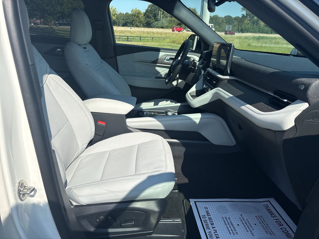 2027 Ford Explorer 4DR 4WD PLTNM
