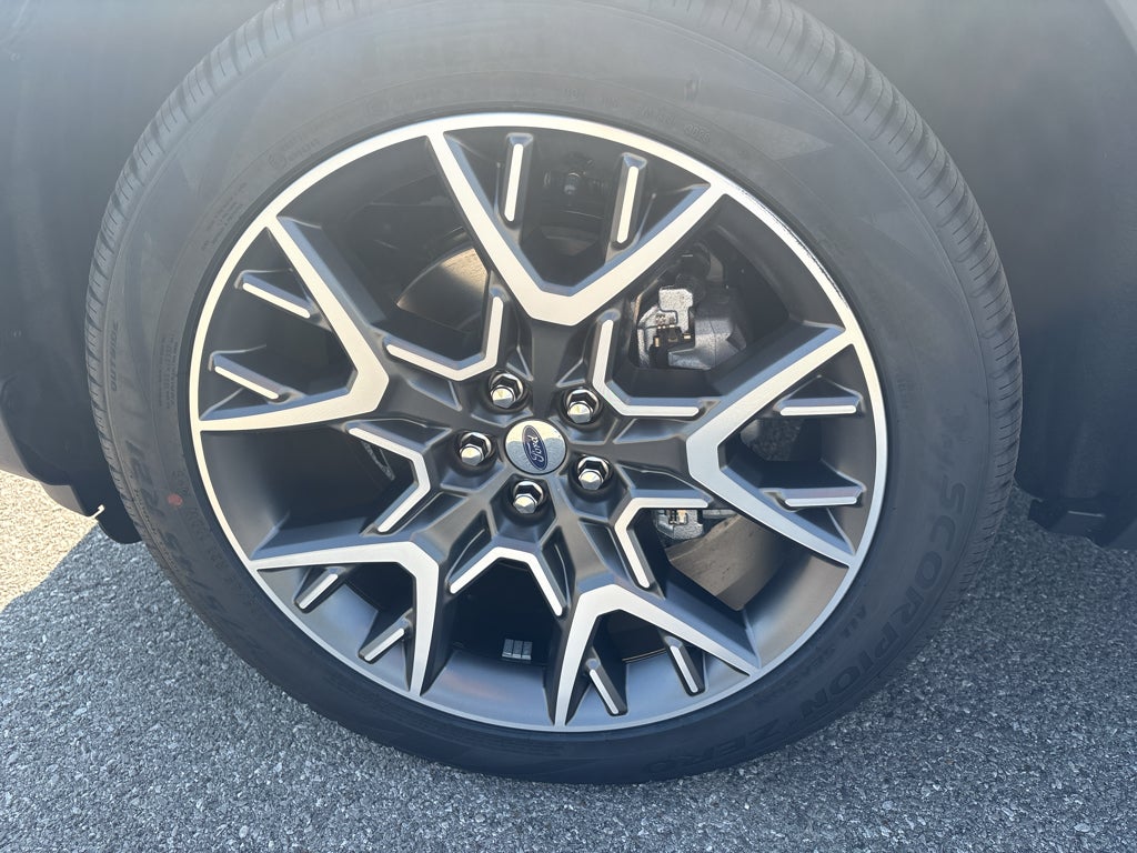 2027 Ford Explorer 4DR 4WD PLTNM