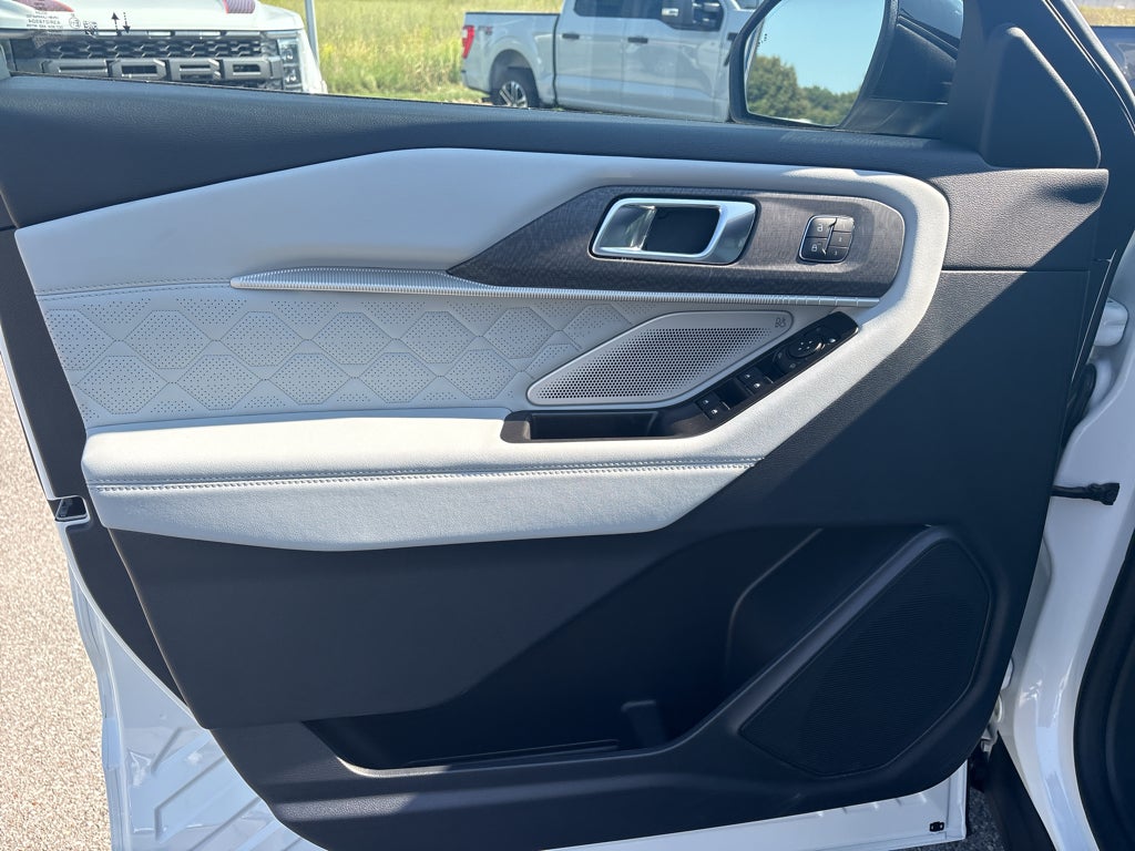 2027 Ford Explorer 4DR 4WD PLTNM