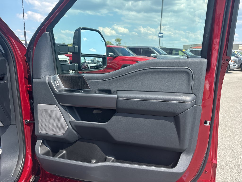 2027 Ford F-250 F-250® Lariat®
