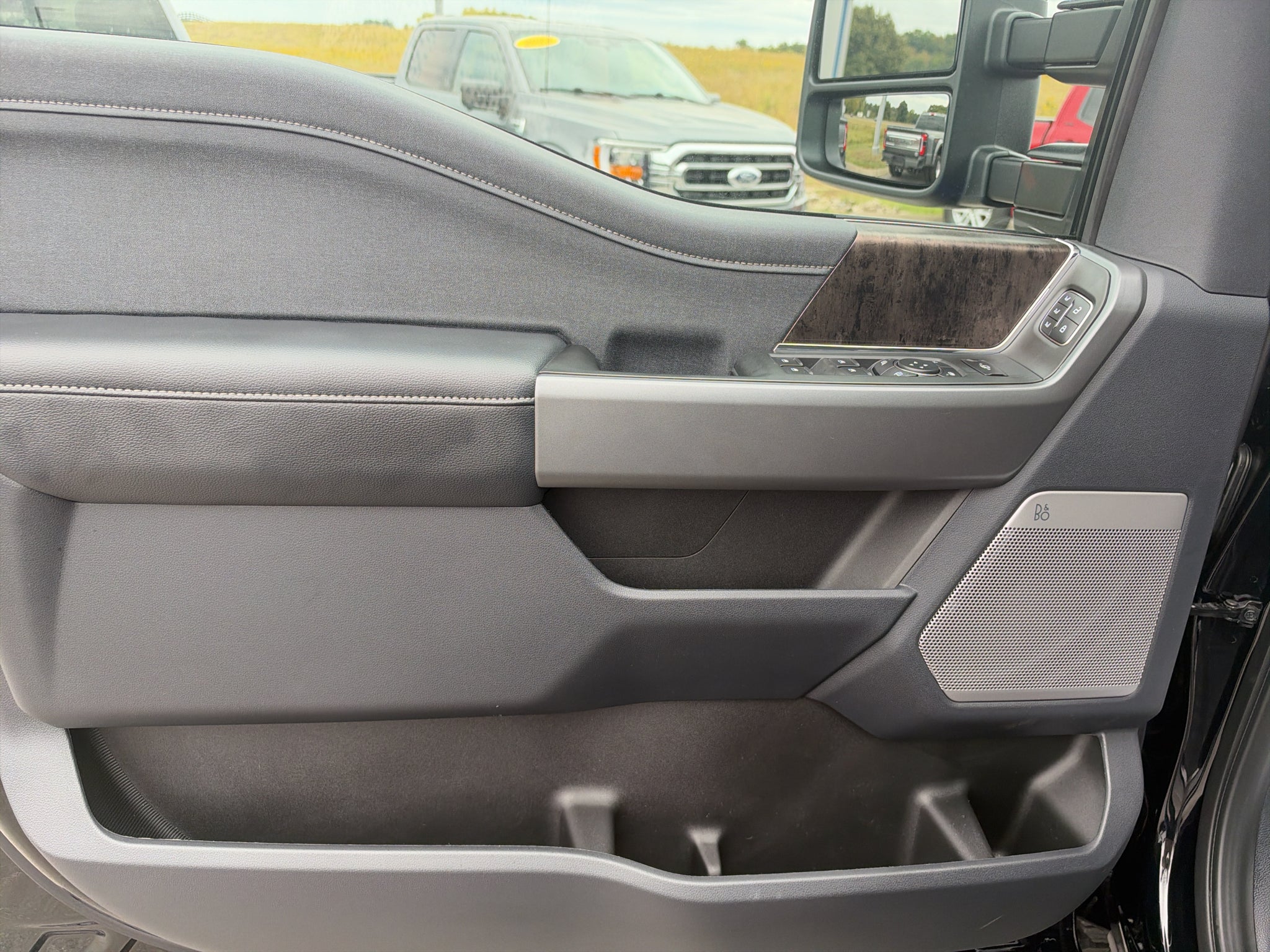2027 Ford F-250 F-250® Lariat®