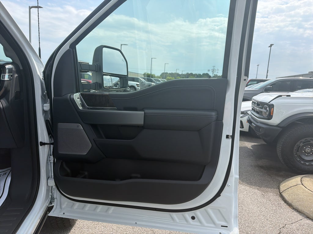2027 Ford F-250 F-250® Lariat®