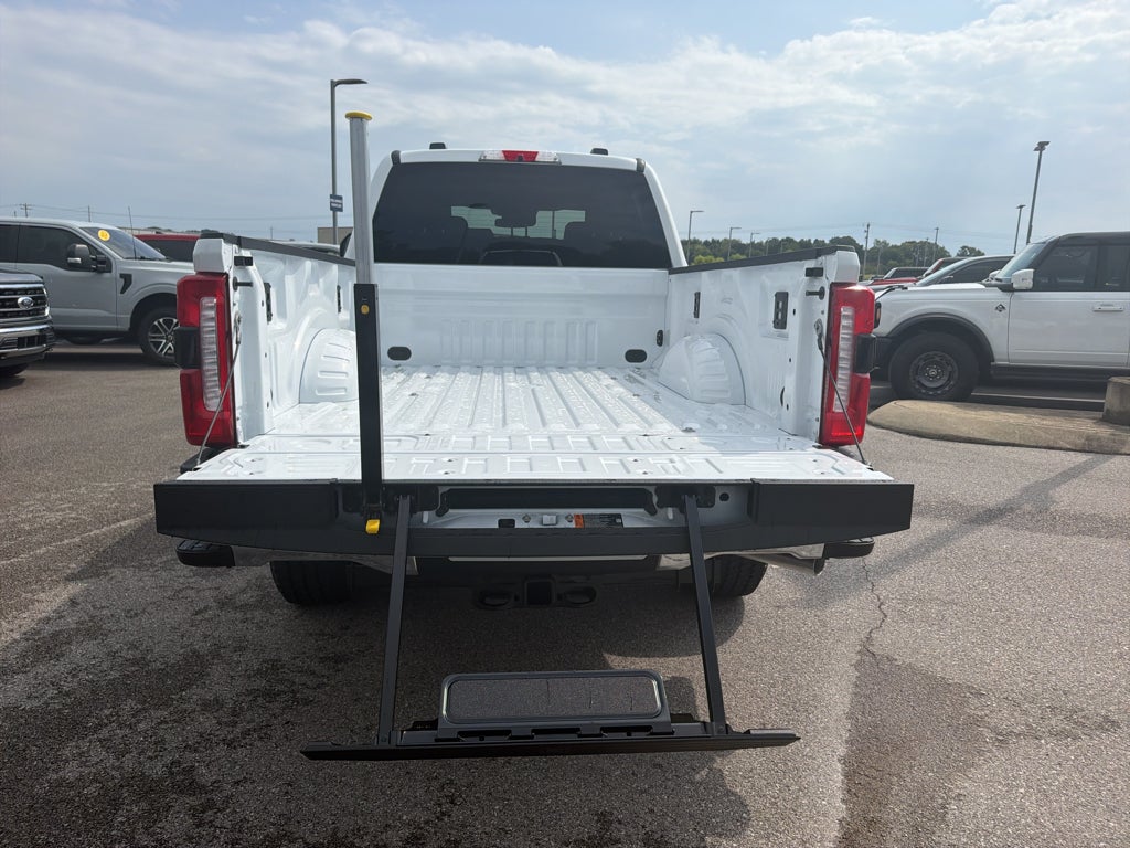 2027 Ford F-250 F-250® Lariat®