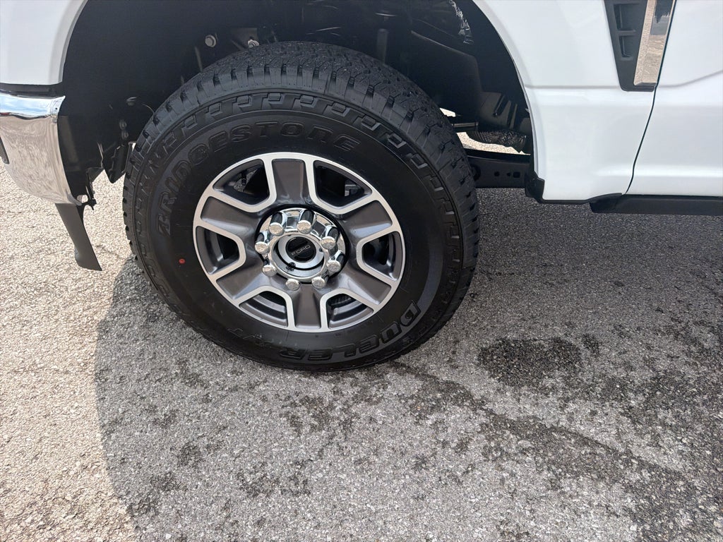 2027 Ford F-250 F-250® Lariat®