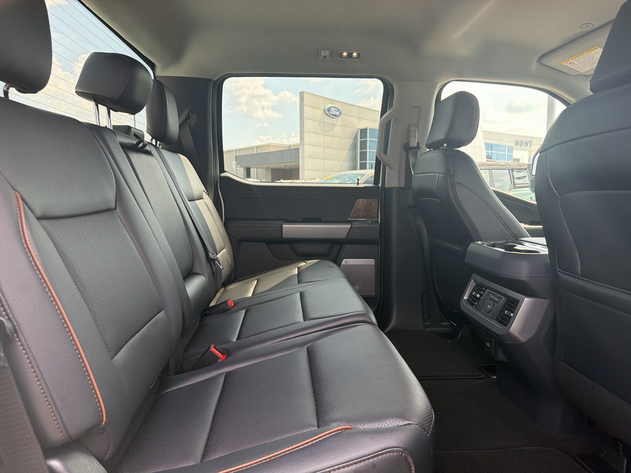 2027 Ford F-250 F-250® Lariat®