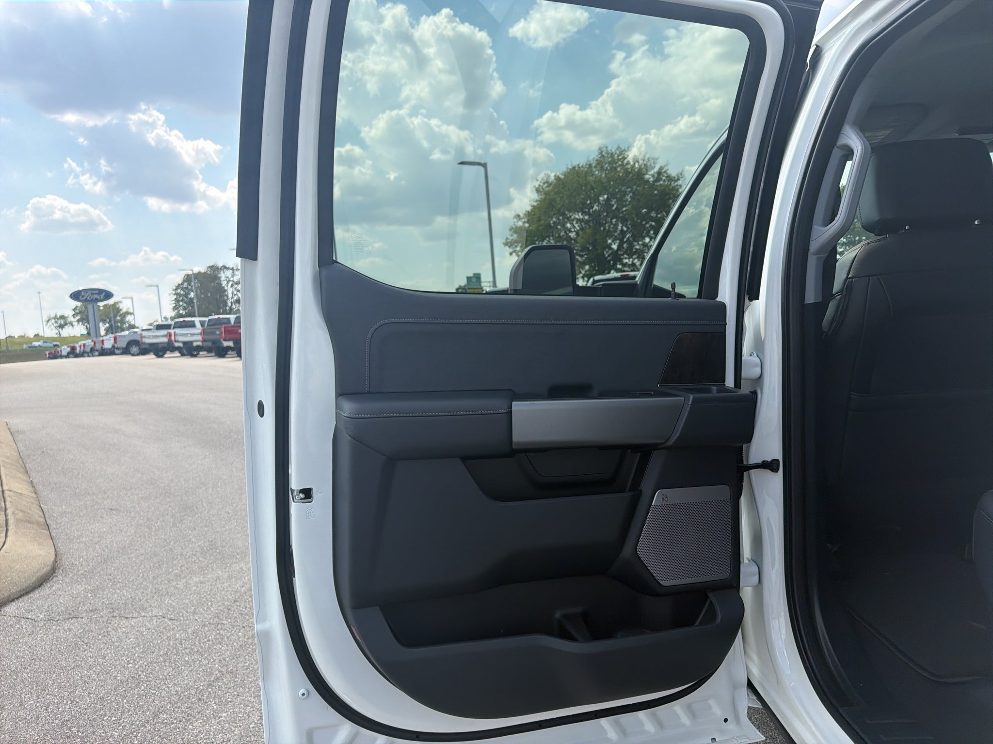 2027 Ford F-250 F-250® Lariat®